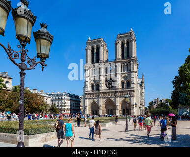 La cattedrale di Notre Dame di Parigi. Fronte ovest della cattedrale di Notre Dame (Notre Dame de Paris), Île de la Cité, Parigi, Francia Foto Stock