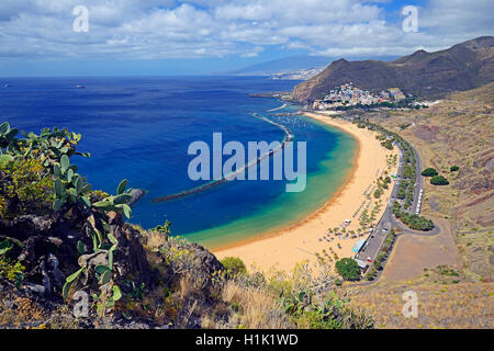 Strand Playa de Las Teresitas, San Andres, hinten Santa Cruz, Teneriffa, Kanarische isole, Spanien Foto Stock
