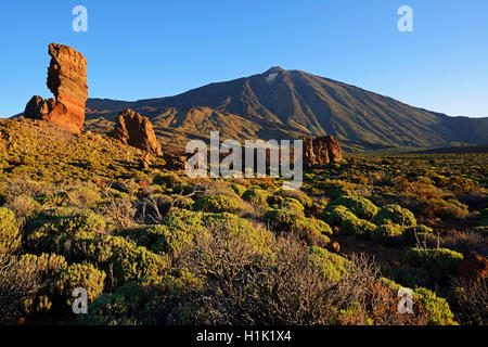 Roques de Garcia, il Pico del Teide, Las Canadas, Teide-Nationalpark, UNESCO Weltnaturerbe, Teneriffa, Spanien Foto Stock