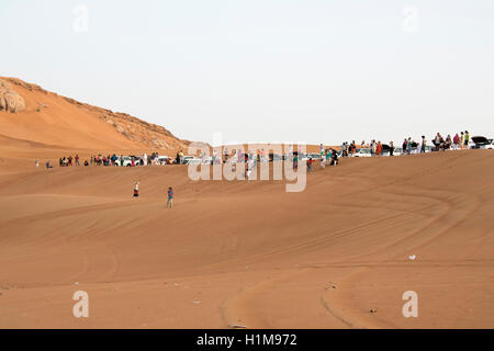 Safari nel Deserto corsa sulle dune tour divertimento turistico di Dubai Foto Stock