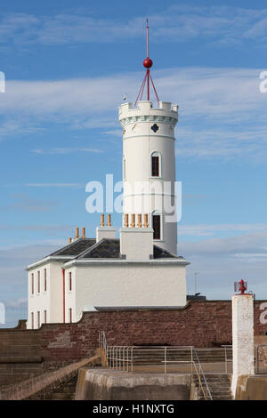 Segnale di Arbroath Tower, Angus, Scozia, ora un museo, originariamente utilizzato per segnalare al Bell Rock Lighthouse, sollevando una sfera. Foto Stock
