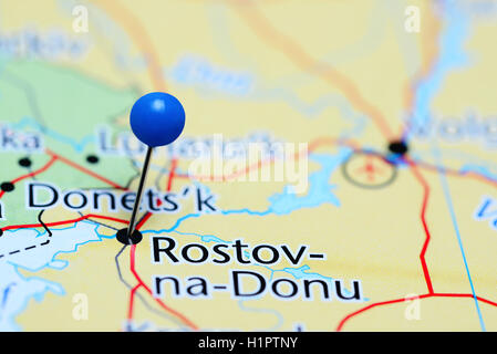 Rostov-na-Donu imperniata su una mappa di Russia Foto Stock