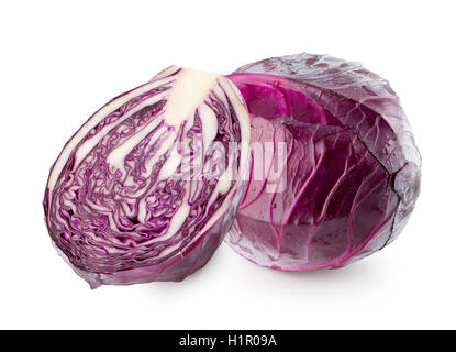 Cavolo viola isolato su uno sfondo bianco. Foto Stock