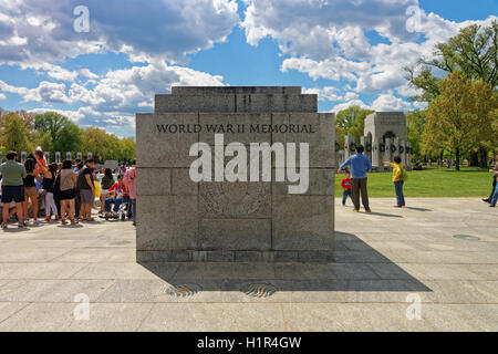 Washington D.C., Stati Uniti d'America - 2 Maggio 2015: Statua in Nazionale il Memoriale della Seconda Guerra Mondiale. Esso è stato aperto il 29 maggio 2004 e dedicata dal Presidente George W Bush. Foto Stock