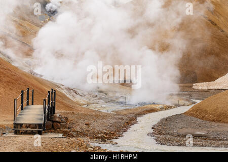 Kerlingarfjoll o Ogress' montagne, una montagna vulcanica gamma situato negli altopiani del Islanda..Il vapore caldo dall'interno t Foto Stock