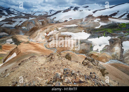 Kerlingarfjoll o Ogress' montagne, una montagna vulcanica gamma situato negli altopiani del Islanda..Il vapore caldo dall'interno t Foto Stock