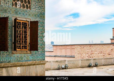 Iznik piastrella patern dal Palazzo Topkapı ad Istanbul in Turchia Foto Stock