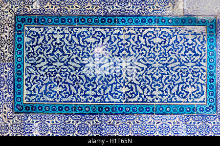 Iznik piastrella patern dal Palazzo Topkapı ad Istanbul in Turchia Foto Stock