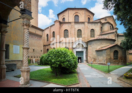 Ravenna, Provincia di Ravenna, Italia. Esterno di San Vitale Basilica. Foto Stock