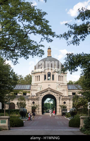 Astor Court, Zoo Center presso il Bronx Zoo Wildlife Conservation Society, Bronx Park, Bronx, New York Foto Stock