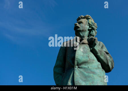 Norvegia, Bergen, UNECSO città dichiarata patrimonio mondiale. Statua di Edvard Grieg, famoso compositore norvegese.
