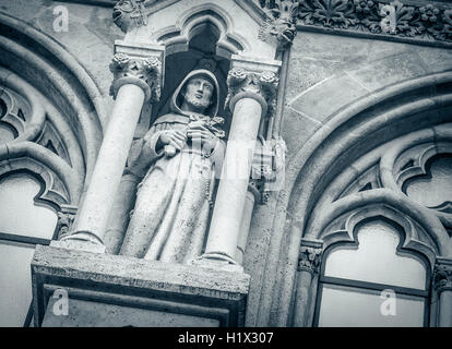 Medieval della scultura gotica del tempio, close-up. Foto Stock