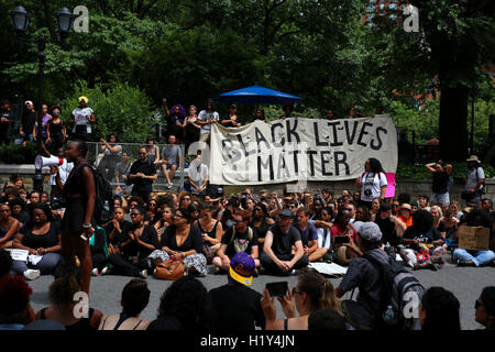 Una donna-LED nero vive questione dimostrazione in New York City di Union Square Foto Stock