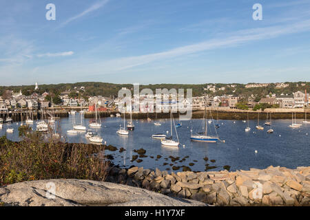 Guardando verso Rockport, Massachusetts e la vista posteriore di Motif No. 1 Al mattino presto. Foto Stock