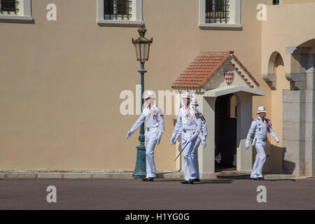 Guardie del corpo nel Palazzo del Principe di Monaco. Foto Stock