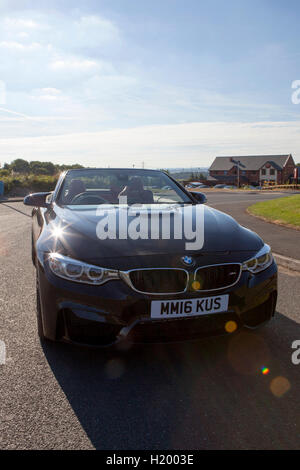 Nero F83 2016 BMW M4 convertibile porta 2 ad alte prestazioni di auto sportive Foto Stock