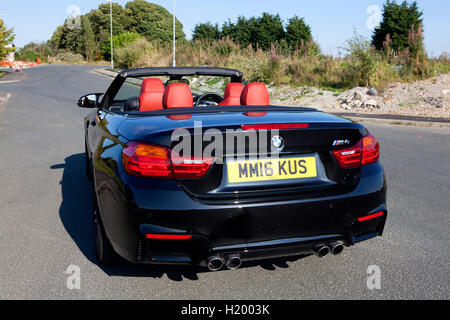 Nero F83 2016 BMW M4 convertibile porta 2 ad alte prestazioni di auto sportive Foto Stock