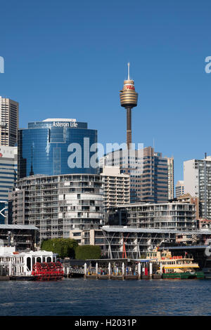 Il lato occidentale di Sydney CBD e Torre mostra Darling Harbour in un pomeriggio soleggiato Sydney NSW Australia Foto Stock