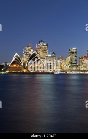 Tramonto sul CBD di Sydney e il Sydney Opera House Sydney Australia Foto Stock