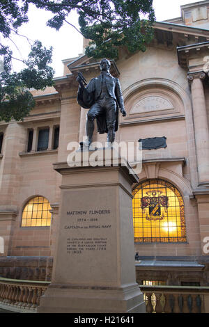 Matthew Flinders statua al di fuori della Libreria Mtchell su Macquarie Street Sydney Australia Foto Stock