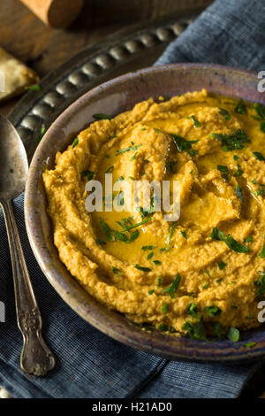 In casa di zucca greco hummus con Pita Chips Foto Stock