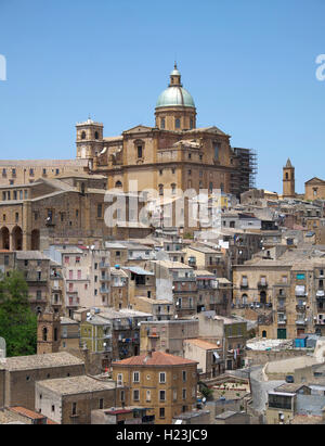 La cattedrale e il centro storico di Piazza Armerina, SICILIA, ITALIA Foto Stock