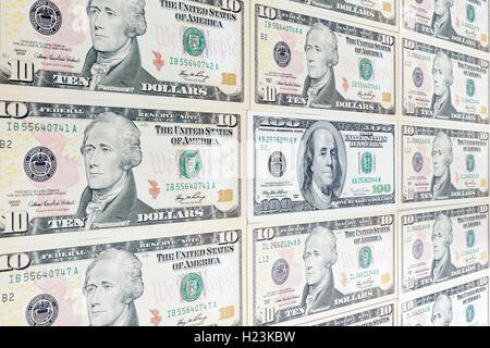 Varie US Dollar Bills, 10, 100 dollari Foto Stock