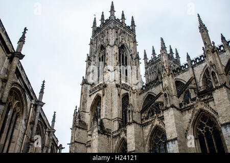 La grande cattedrale di York chiesa in facciata dello Yorkshire Foto Stock