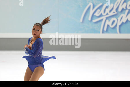 Oberstdorf, Germania. 24Sep, 2016. Gabrielle Daleman del Canada pattini in campo femminile evento di freestyle al 48th Nebelhorn Trophy a Oberstdorf in Germania, 24 settembre 2016. Foto: KARL-JOSEF HILDENBRAND/dpa/Alamy Live News Foto Stock