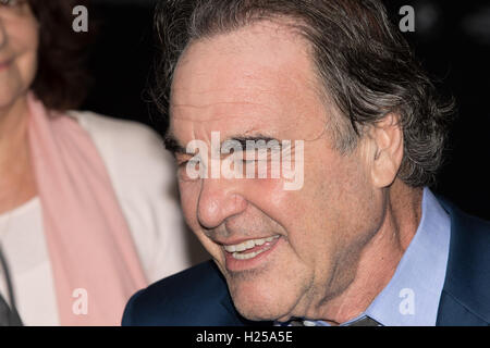 Zurigo, Svizzera. 24Sep, 2016. Oliver Stone assiste il tappeto verde alla XII Zurigo Film Festival a Corso Kino cinema di Zurigo, Svizzera. Credito: Nicola Mastronardi/Alamy Live News Foto Stock