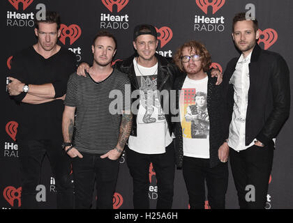 LAS VEGAS NV - 23 settembre: OneRepublic al giorno 1 del 2016 iHeartRadio Music Festival presso la T-Mobile Arena il 23 settembre 2016 a Las Vegas, Nevada. Credito: mpi99/MediaPunch Foto Stock