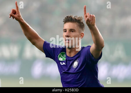 Budapest, Ungheria. 24 Settembre, 2016. Balazs Balogh di Újpest FC celebra il suo obiettivo durante l'Ungherese Banca OTP Liga match tra Ferencvarosi TC e di Újpest FC a Groupama Arena il 24 settembre 2016 a Budapest, Ungheria. Foto Stock