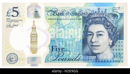 Il nuovo polimero REGNO UNITO cinque Pound nota con Winston Churchhill su sfondo bianco Foto Stock