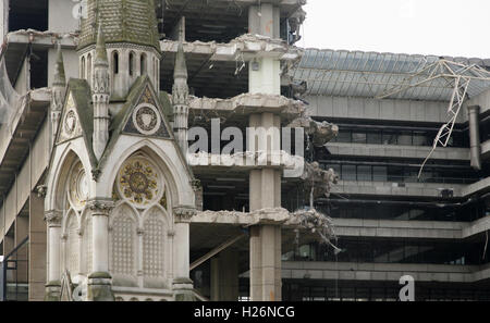 Demolizione della Biblioteca centrale di Chamberlain Square, Birmingham REGNO UNITO. Foto Stock