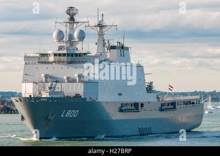 HNLMS Rotterdam (L800) a Portsmouth, nel Regno Unito il 22 settembre 2016. Foto Stock