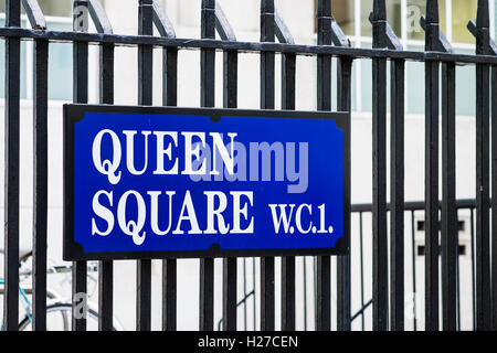 Queen Square strada segno, London, England, Regno Unito Foto Stock