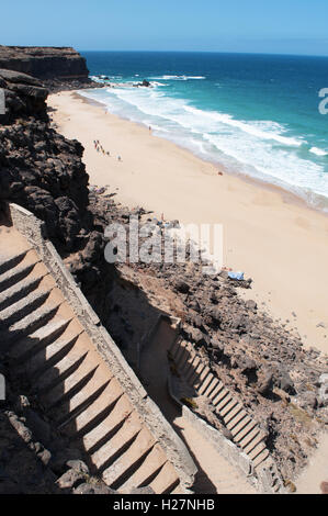 Fuerteventura Isole Canarie, Nord Africa, Spagna: vista della spiaggia di Playa de La Escalera, uno dei più famosi della costa nordoccidentale Foto Stock