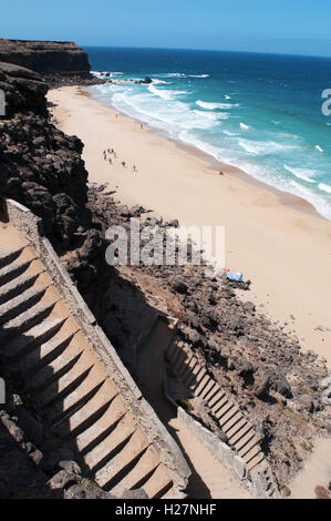 Fuerteventura Isole Canarie, Nord Africa, Spagna: vista della spiaggia di Playa de La Escalera, uno dei più famosi della costa nordoccidentale Foto Stock