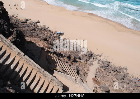 Fuerteventura Isole Canarie, Nord Africa, Spagna: vista della spiaggia di Playa de La Escalera, uno dei più famosi della costa nordoccidentale Foto Stock