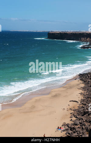 Fuerteventura Isole Canarie, Nord Africa, Spagna: vista della spiaggia di Playa de La Escalera, uno dei più famosi della costa nordoccidentale Foto Stock