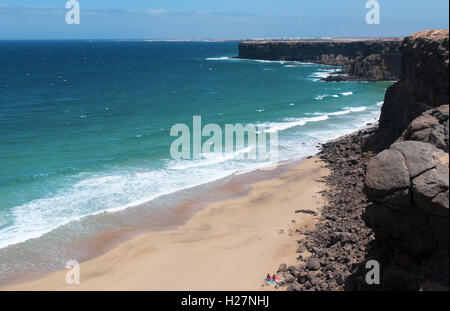 Fuerteventura Isole Canarie, Nord Africa, Spagna: vista della spiaggia di Playa de La Escalera, uno dei più famosi della costa nordoccidentale Foto Stock