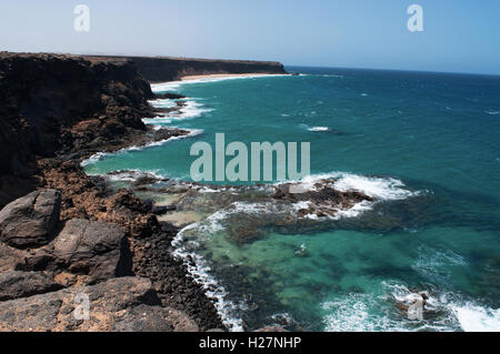 Fuerteventura Isole Canarie, Nord Africa, Spagna: vista della spiaggia di Playa de La Escalera, uno dei più famosi della costa nordoccidentale Foto Stock