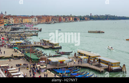 L'Italia, Venezia - Aprile 2, 2016: vista dall'alto da San Marco kampanilla la costa della laguna veneta a Venezia, Italia Foto Stock