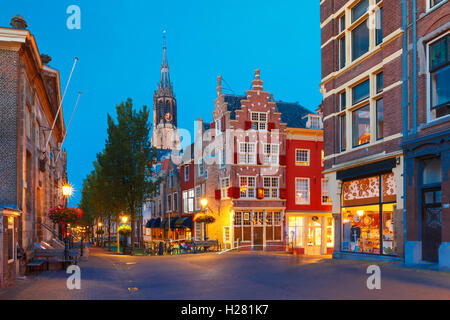 Canal e Nieuwe Kerk chiesa, Delft, Paesi Bassi Foto Stock