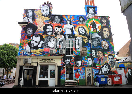 L'incredibile Prince Albert murale, con defunto Icone pop, su Frederick Street, in Brighton, East Sussex, England, Regno Unito Foto Stock