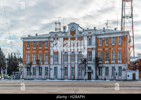 Tver, Russia - 27 febbraio. 2016. Regione di Tver CenterTelecom sulla piazza Sovetskaya Foto Stock