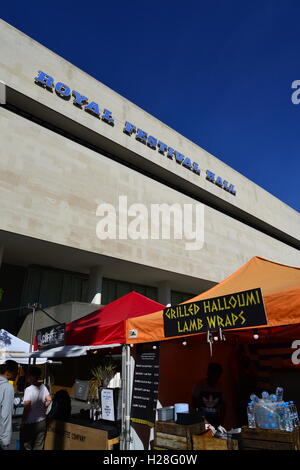 Regno Unito, Londra, South Bank, Royal Festival Hall, il mercato Foto Stock