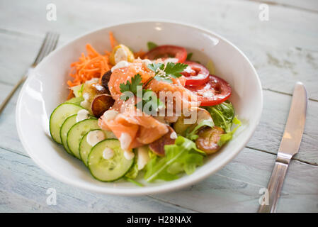 Salmone affumicato insalata Foto Stock