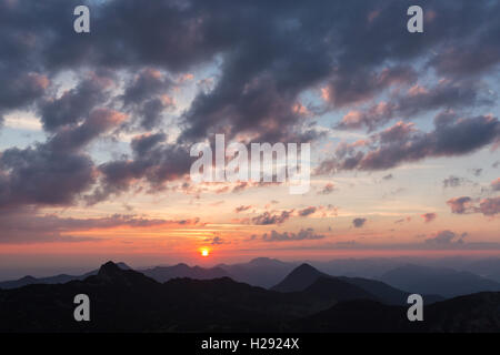 Sunrise a Krottenkopf, estere montagne, Garmisch-Partenkirchen District, Baviera, Germania Foto Stock