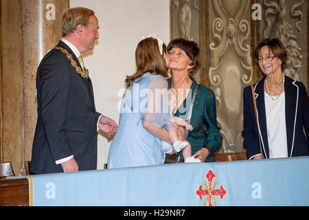 Parma, Italia. 24Sep, 2016. Il principe Carlo e la principessa Annemarie de Bourbon de Parme introdurre il loro figlio Carlos(24-04-2016) a Parma, Italia, 24 settembre 2016. Foto: Patrick van Katwijk - nessun filo SERVICE -/dpa/Alamy Live News Foto Stock